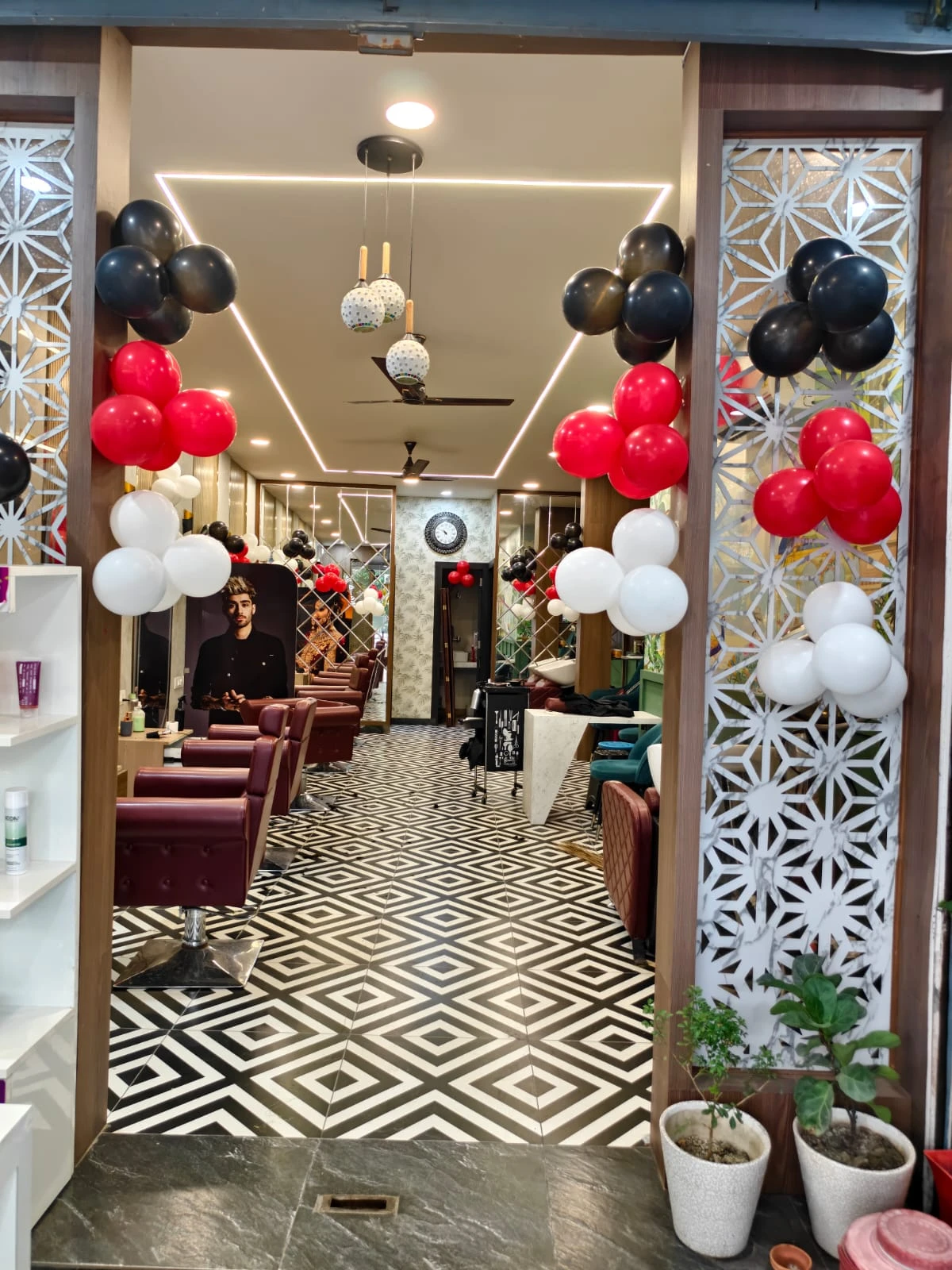 Meenakshi Khanna Salon