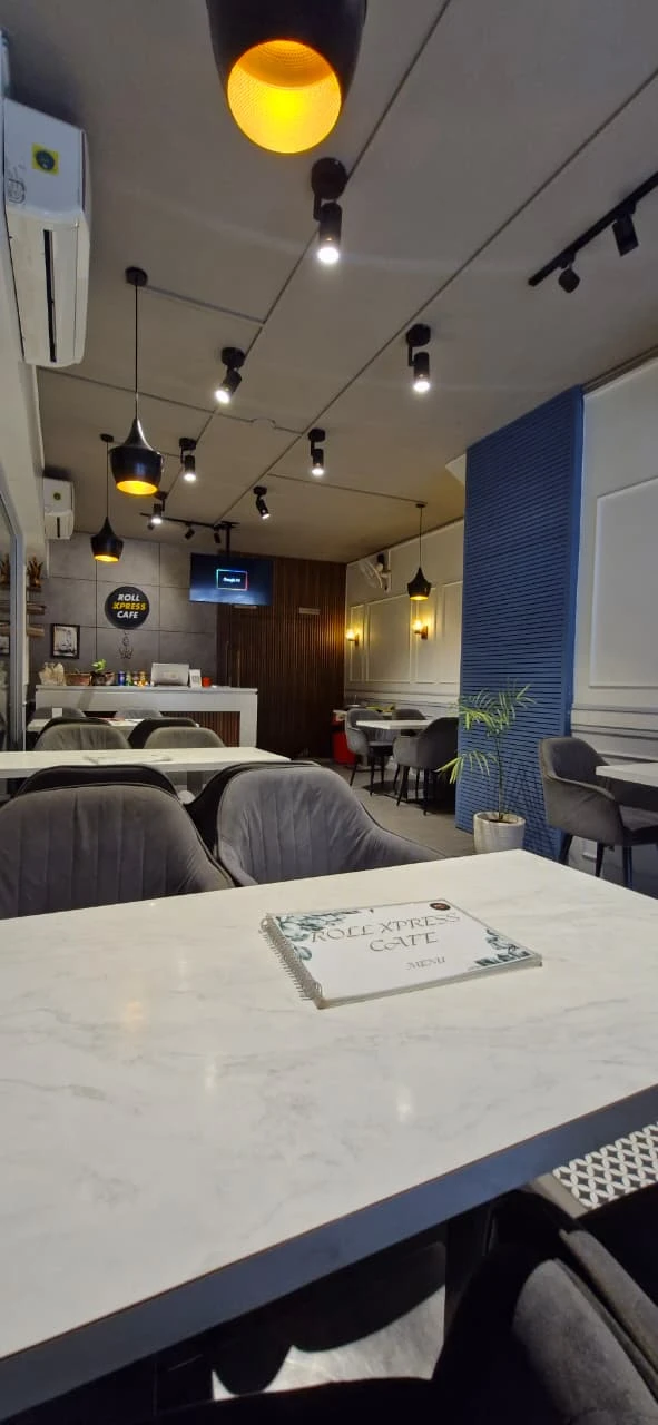 Roll Xpress Cafe.